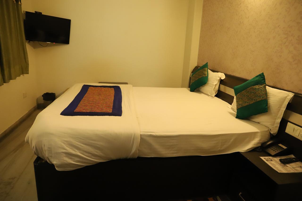 Airport Hotel Aerocity Inn New Delhi Exteriör bild