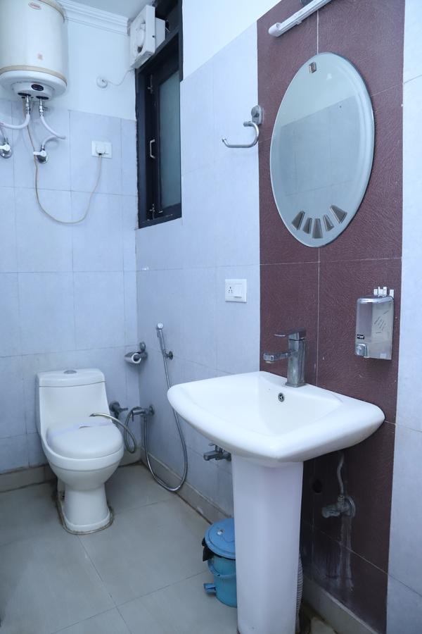Airport Hotel Aerocity Inn New Delhi Exteriör bild