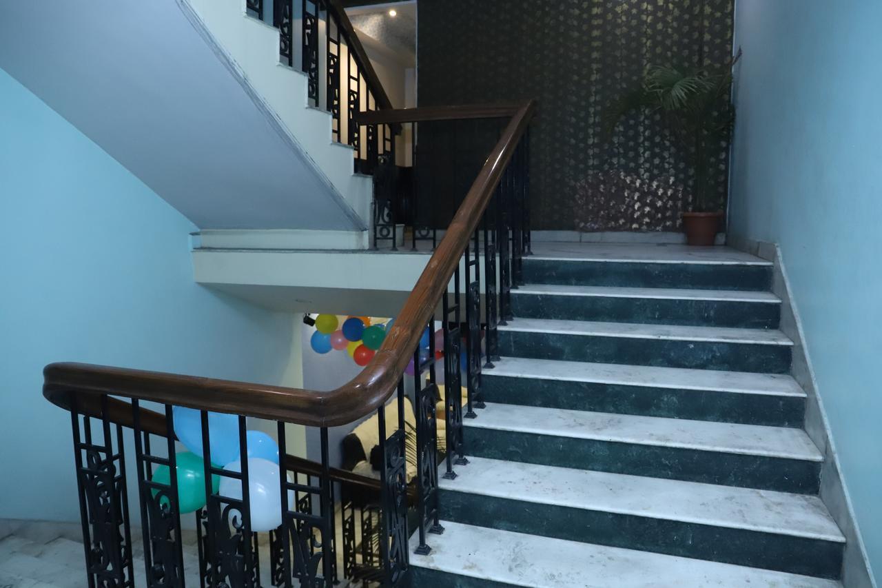 Airport Hotel Aerocity Inn New Delhi Exteriör bild