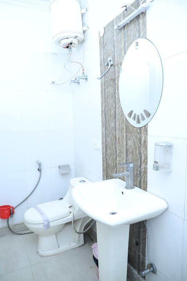 Airport Hotel Aerocity Inn New Delhi Exteriör bild