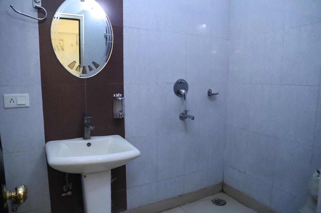 Airport Hotel Aerocity Inn New Delhi Exteriör bild