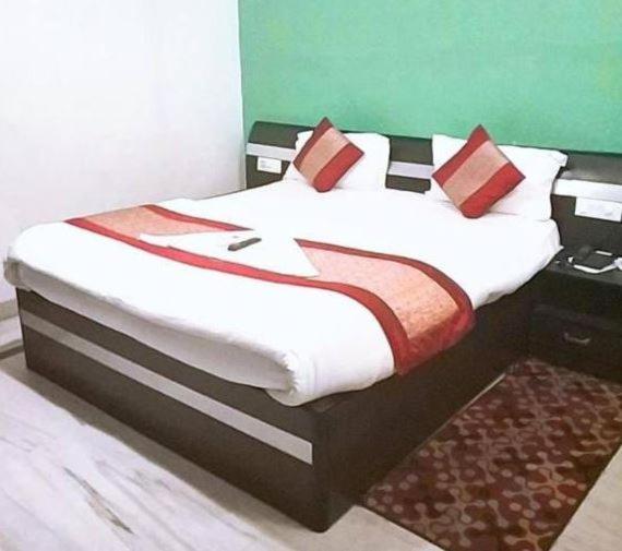 Airport Hotel Aerocity Inn New Delhi Exteriör bild