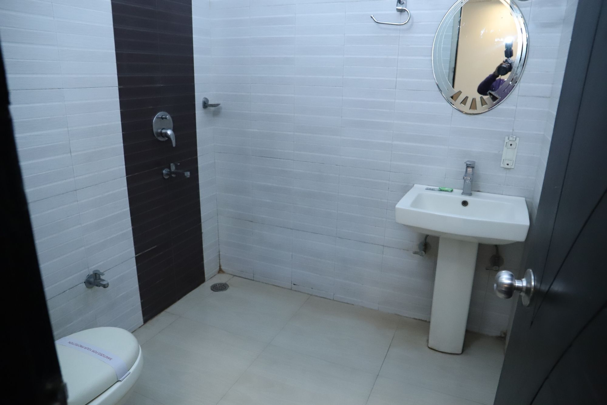 Airport Hotel Aerocity Inn New Delhi Exteriör bild