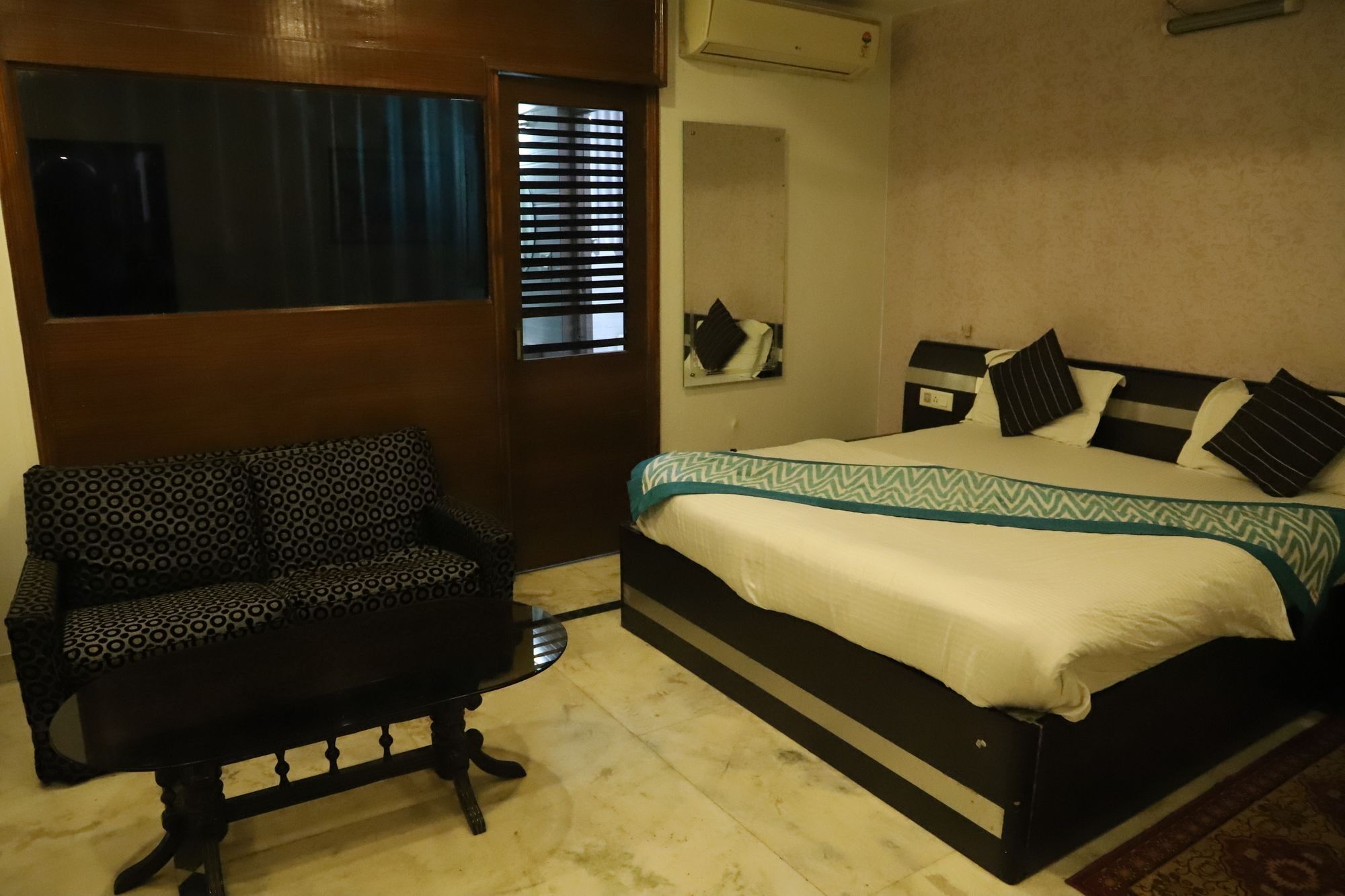 Airport Hotel Aerocity Inn New Delhi Exteriör bild